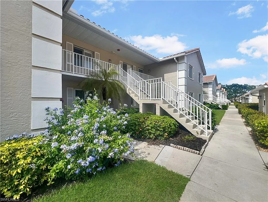 2 bed, 2.0 bath, 1318 sqft, $2,500 — Photo 2