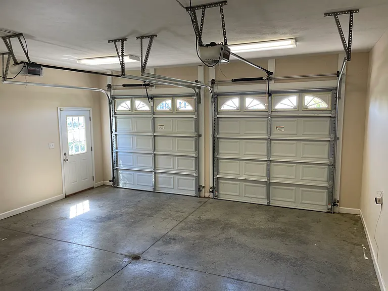 1184 Farmington Dr — Photo 28