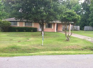 9904 Oakcliff Dr, Moss Point, MS 39562