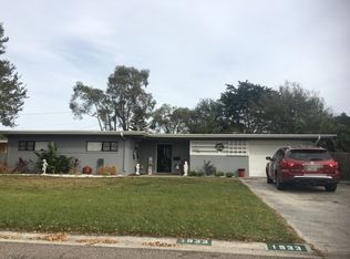 1933 Hampton Dr N, Saint Petersburg, FL 33710