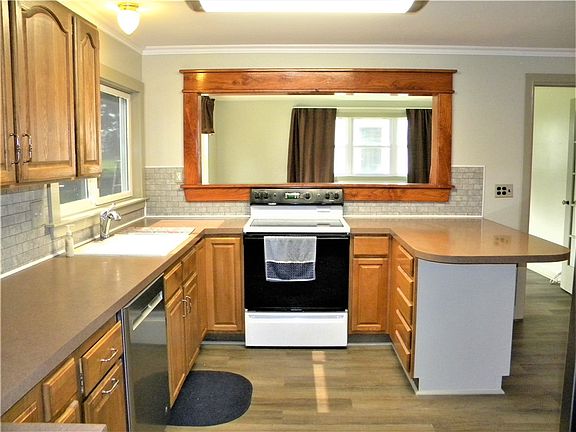 4th image of 15 Upton Ave