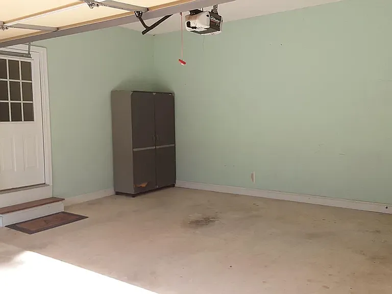 1070 Camden Park Dr — Photo 14