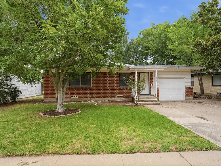 1510 Juanita Dr — Photo 2