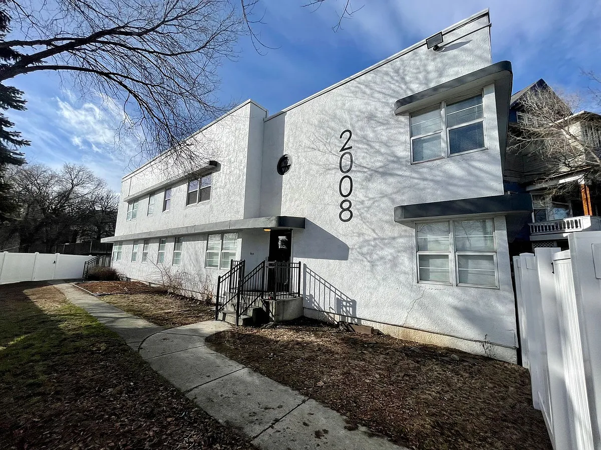 Building Photo - Sunset Blvd 7 Unit