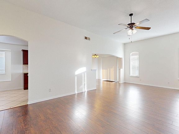 3rd image of 2112 Shreya St