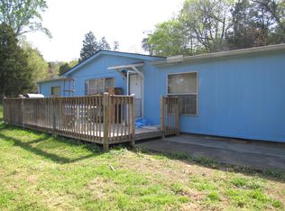 585 Ranchero Dr, Lenoir City, TN 37772