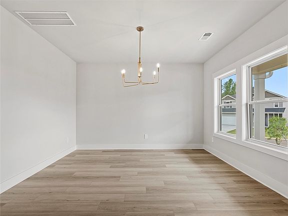 4th image of 139 Willoughby Way