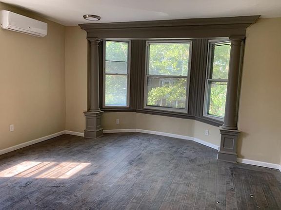2nd floor studio -- $1,150/month