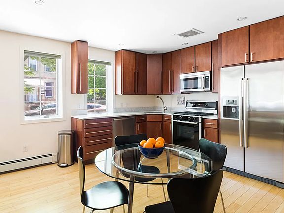 2nd image of 324 22nd St APT 1A