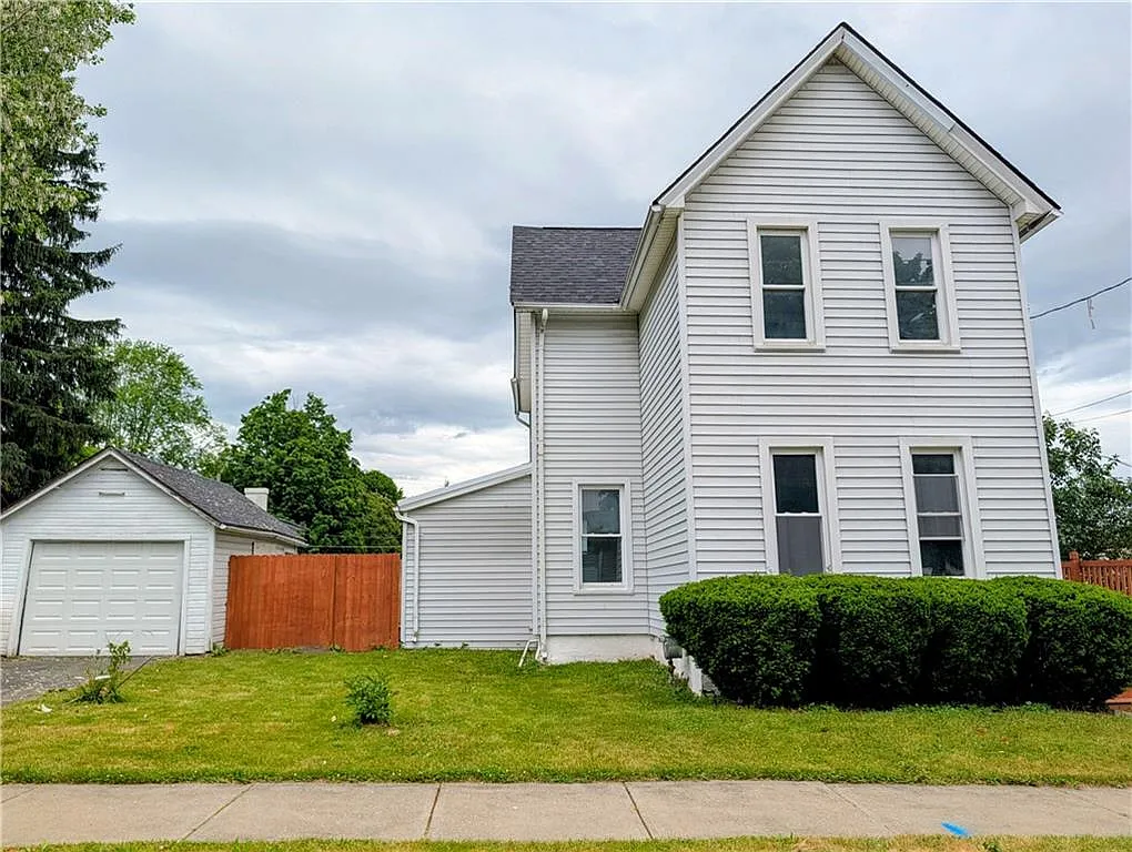 4 bed, 1600 sqft, $1,600 — Photo 1
