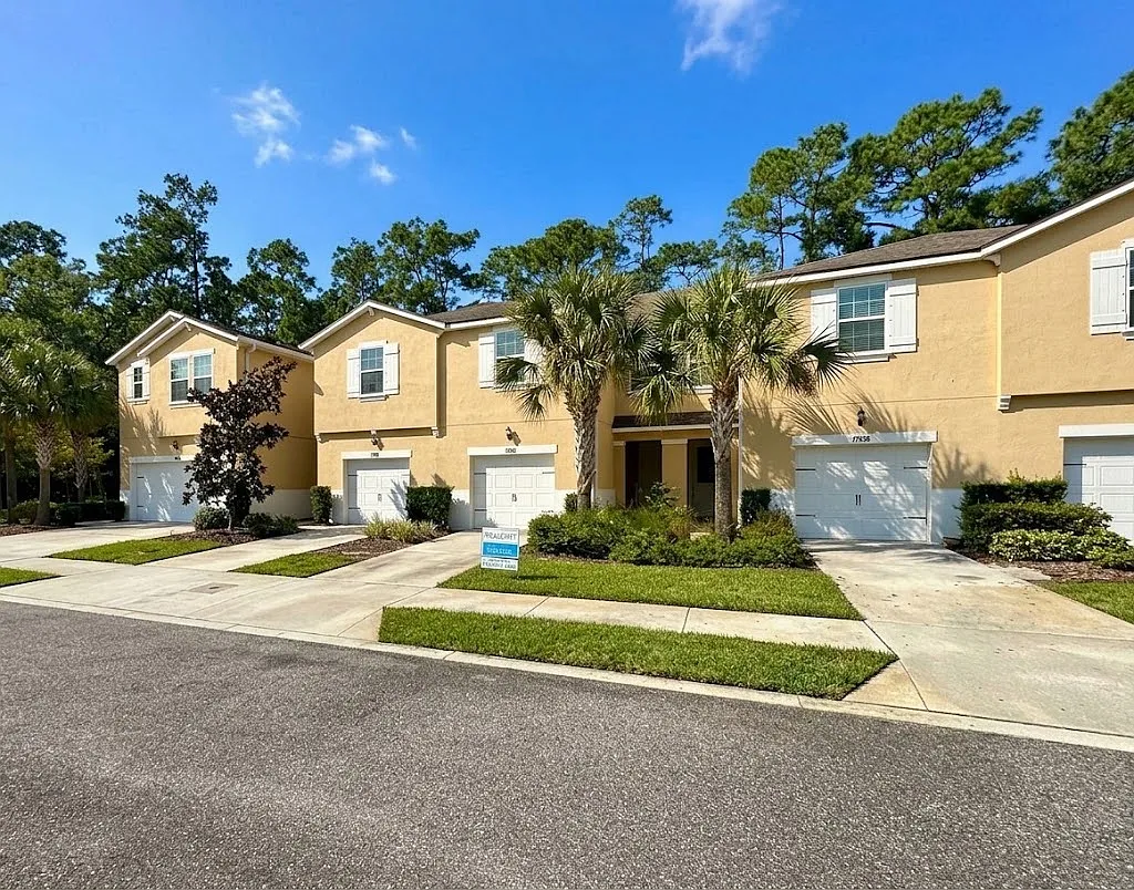 3 bed, 2.5 bath, 1961 sqft, $2,445 — Photo 3