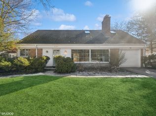 3121 Illinois Rd, Wilmette, IL 60091