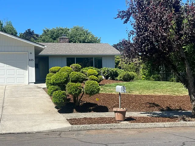 825 NW 21st Ave — Photo 2