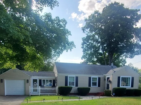 14 Brookside Cir, Springfield, MA 01129
