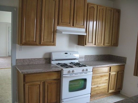 3rd image of 332 Griswold Ave