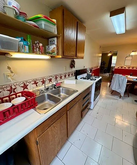 302 Rawson Dr — Photo 2