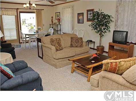 4th image of 608 E Pine Ave