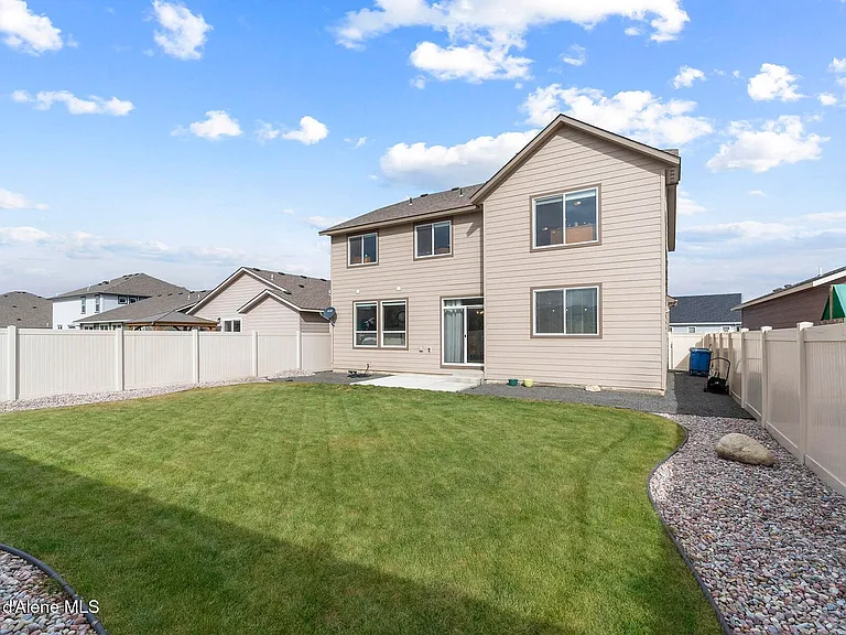 984 E Allenby Ave — Photo 35