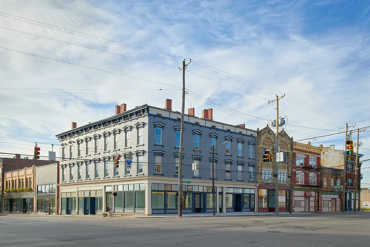 Building Photo - Walnut Hills - Paramount Square
