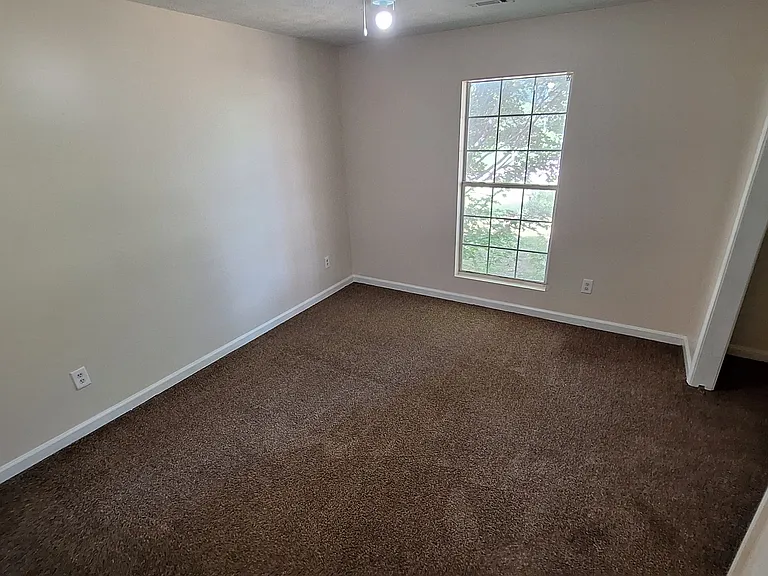 108 Live Oak Dr — Photo 8