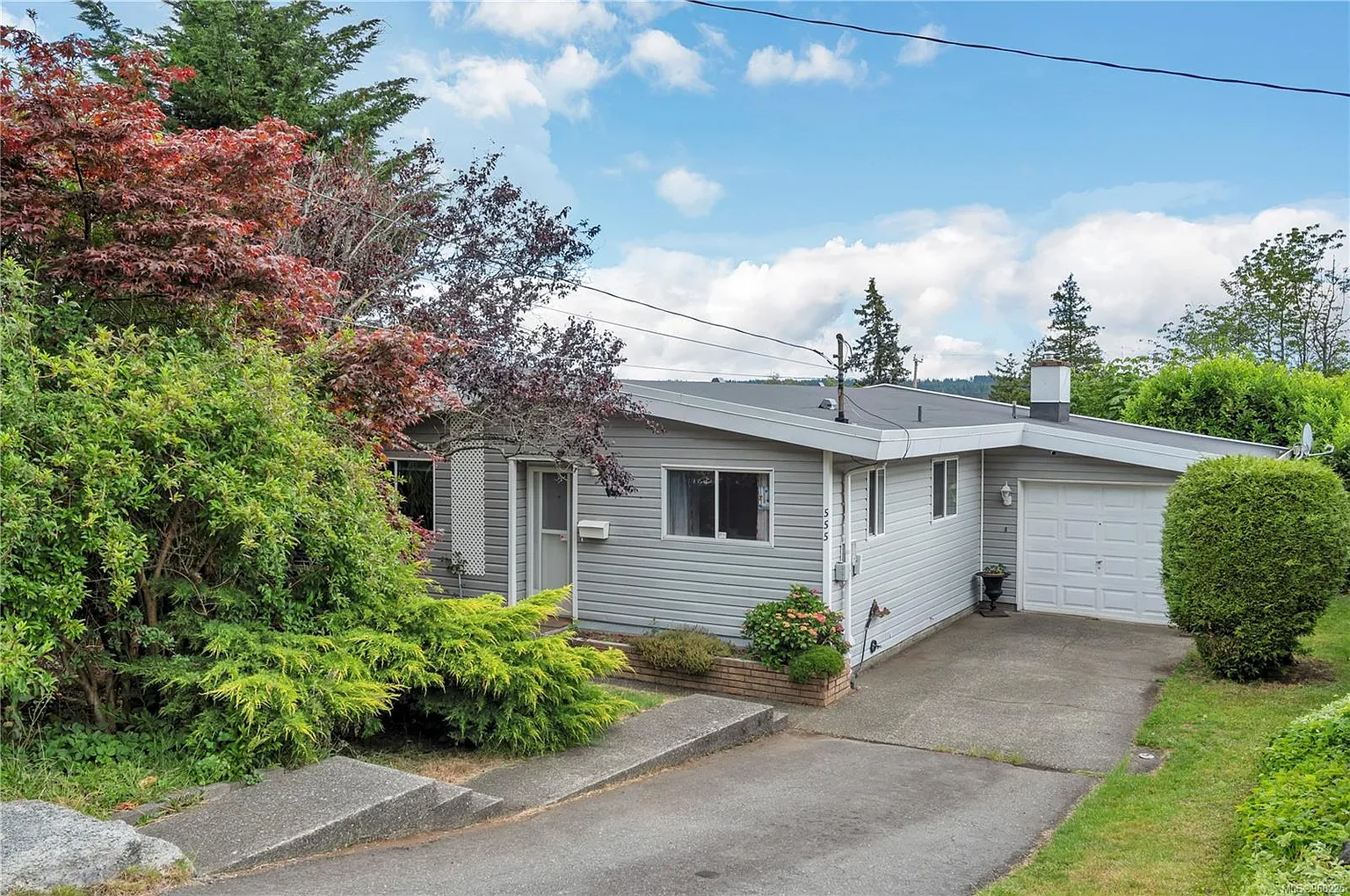 555 Thulin St photo 1