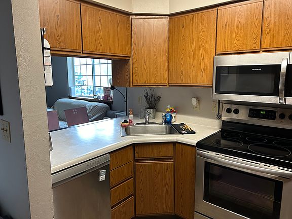 3rd image of 537 S Van Buren St APT B