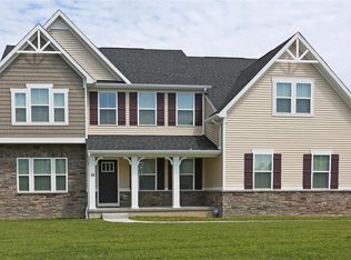 19 Crabapple Ln, Lancaster, NY 14086