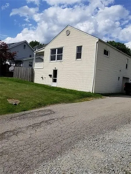 104 N 6th St