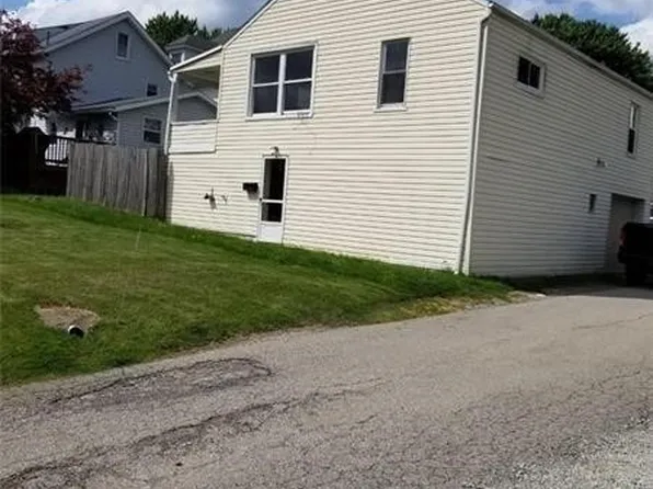 104 N 6th St, Youngwood, PA 15697
