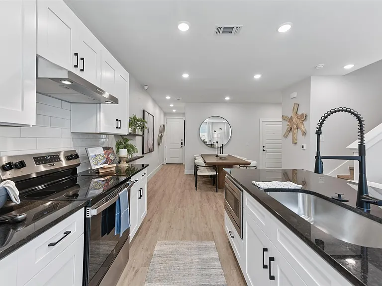 9304 Felix Sparke Dr — Photo 8