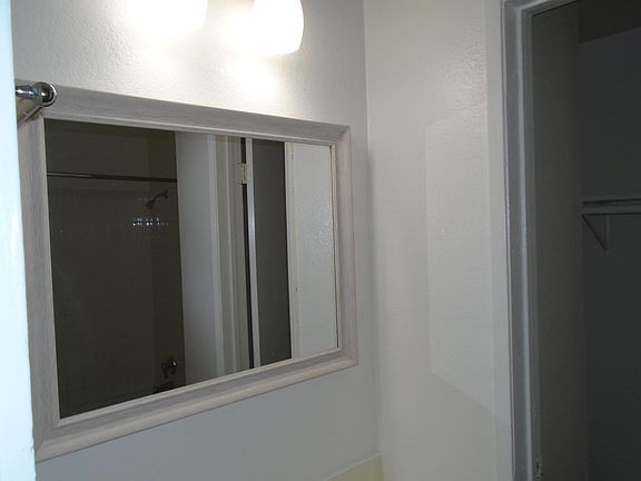 4th image of 220 Elm Ave APT 211