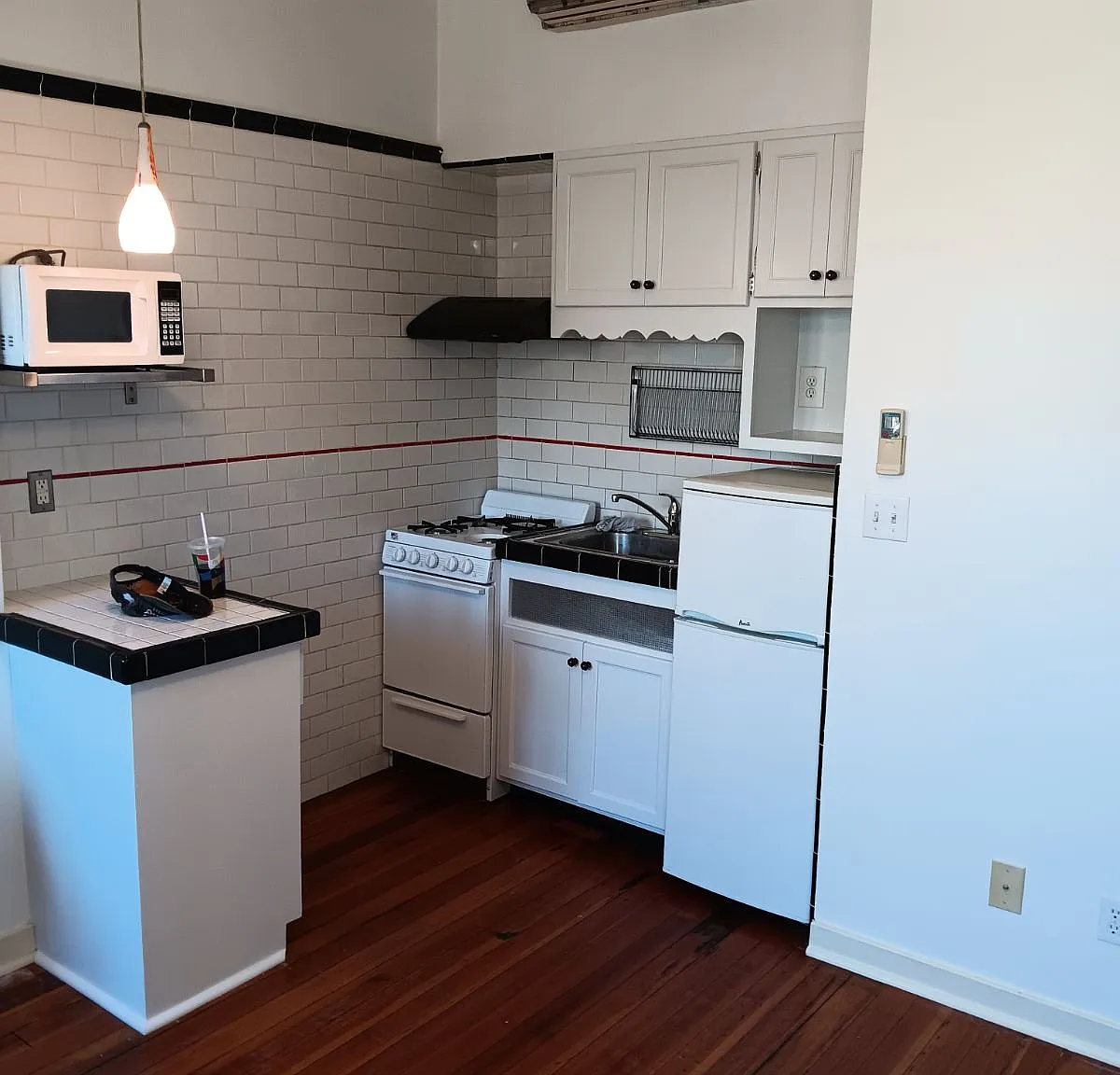 Studio, 335 sqft, $705 — Photo 4