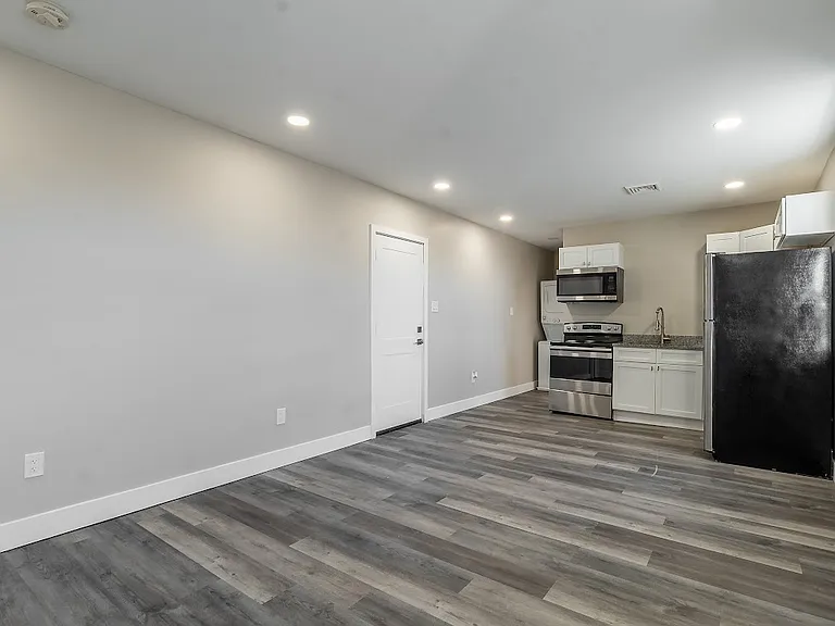 183 N Main St #7 — Photo 5