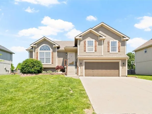 508 E Pawnee Ln, Gardner, KS 66030