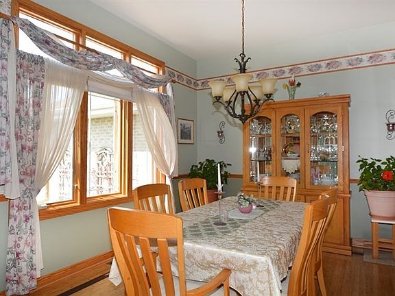 2nd image of 22095 Somerset Ct
