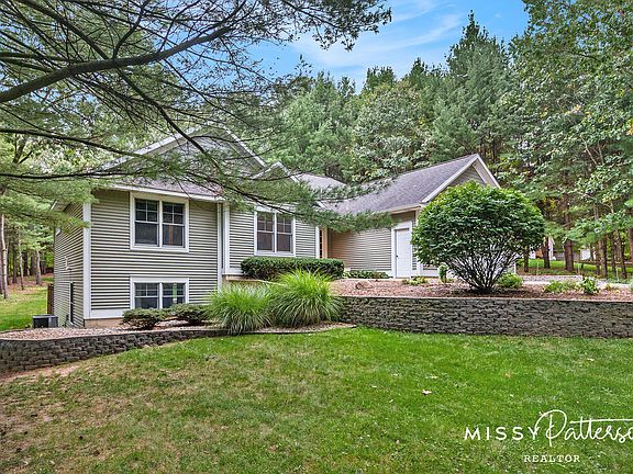 2nd image of 4601 Deerhaven Park Dr #16