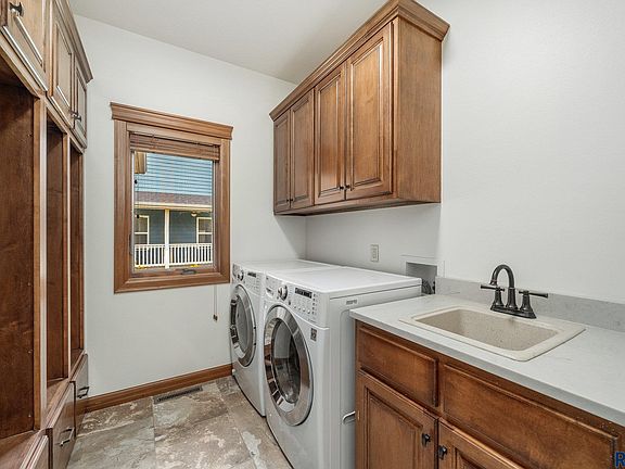4th image of 404 S Shebal Ave