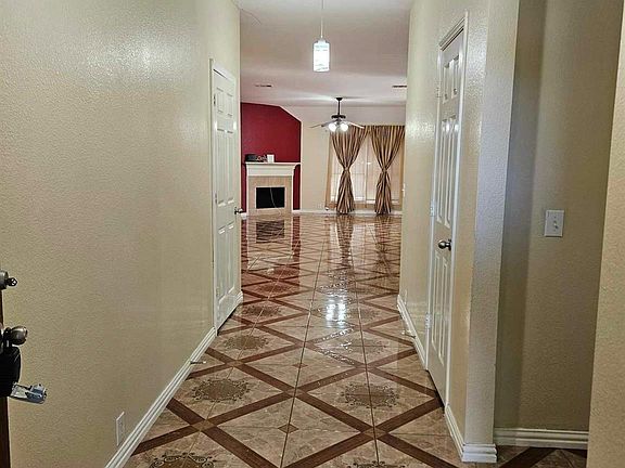 3rd image of 4036 Glenwyck Dr E