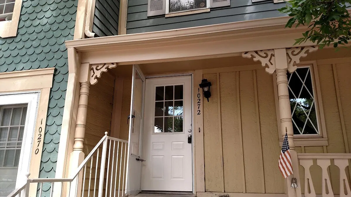 2 bed, 1073 sqft, $1,700 — Photo 1