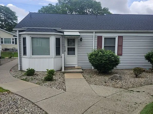 1041 Village Ln, Jenison, MI 49428