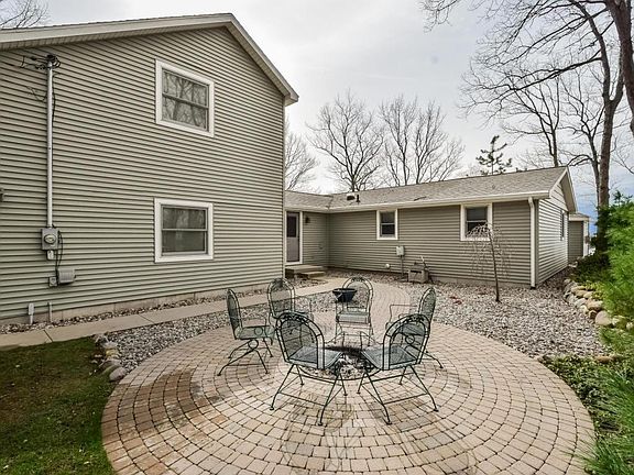 2nd image of 10083 Lakeshore Dr
