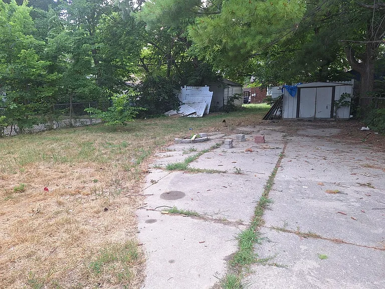 11243 Roxbury St — Photo 29