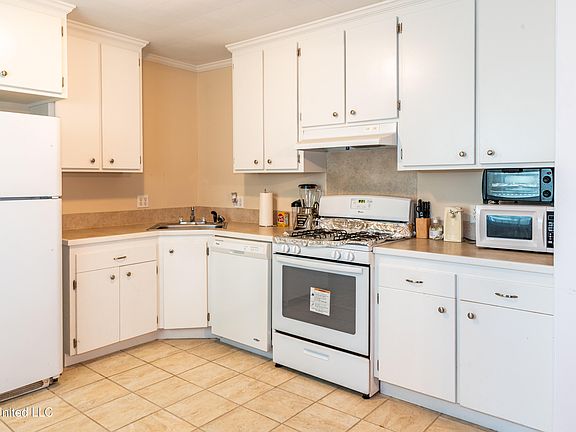 4th image of 3703 Sherwood Dr
