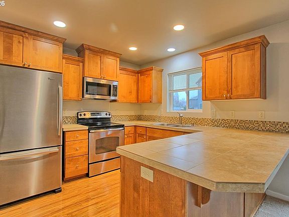 3rd image of 1905 NE 77th Pl