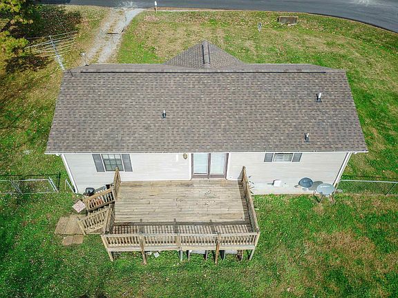 3rd image of 1501 Winding Way Cir