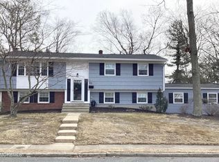 22 Roslyn Dr, Oakhurst, NJ 07755