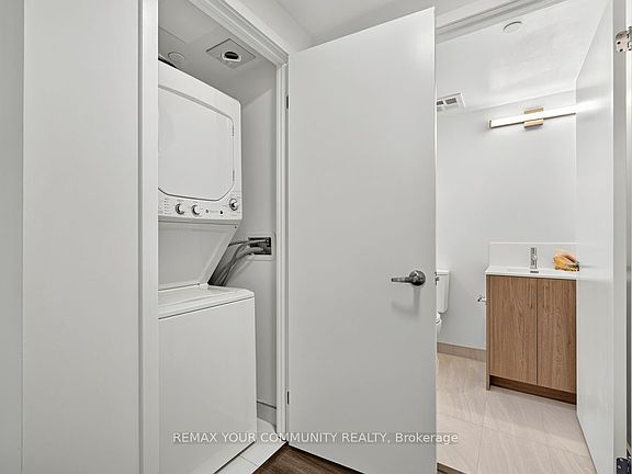 4th image of 4010 Eglinton Ave W #1602