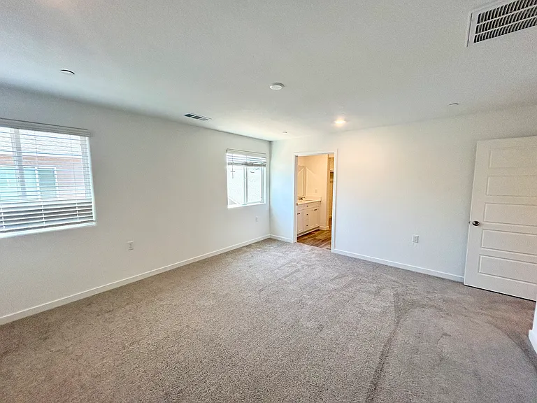 4464 Bellaire Ave — Photo 15