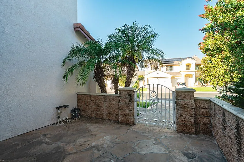 5 bed, 4.5 bath, 4029 sqft, $6,000 — Photo 3