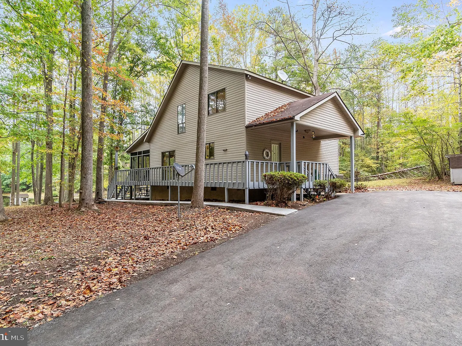 3 bed, 4.0 bath, 1440 sqft, $3,999 — Photo 2